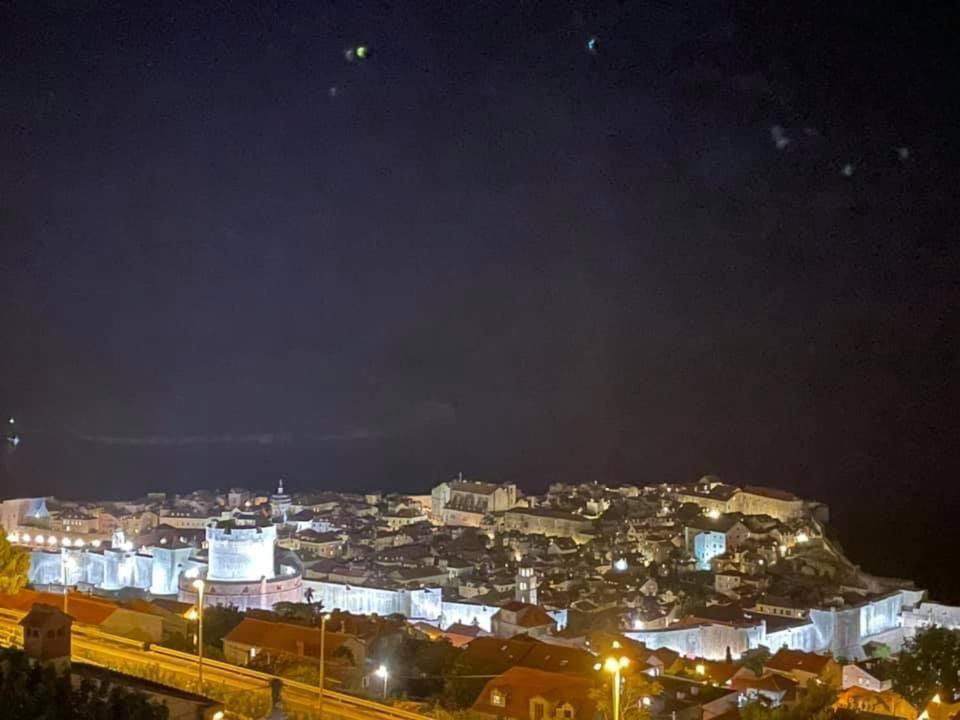 Апартаменты Charming View Old Town Ap, With Free Parking Дубровник Экстерьер фото